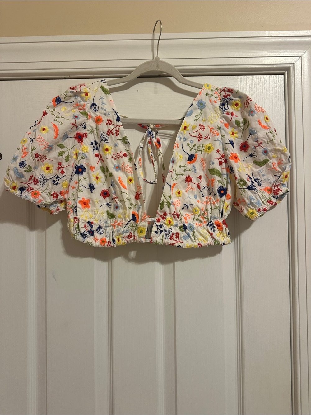 Zara White Floral Tie-Back Puff Sleeve Crop Top